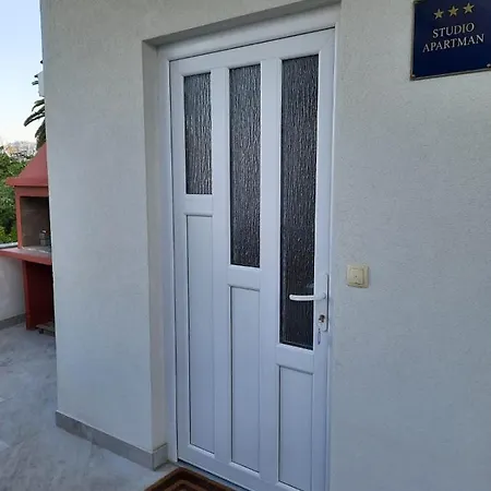 Апартаменти Apartman Blue Eyes Подстрана