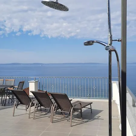 Апартаменти Apartman Blue Eyes Подстрана